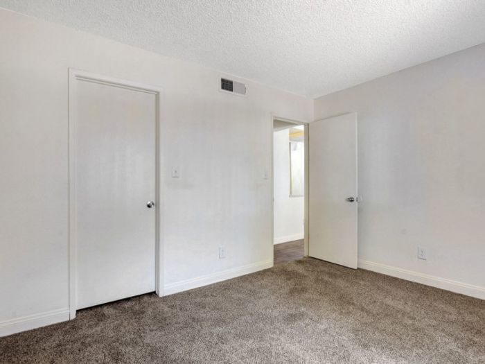 Paradise Square | Apartments For Rent in Las Vegas