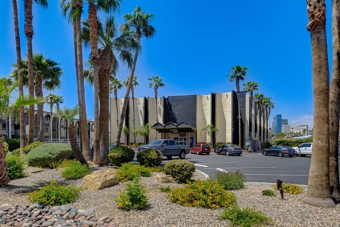 Paradise Royale | Apartments For Rent in Las Vegas, NV