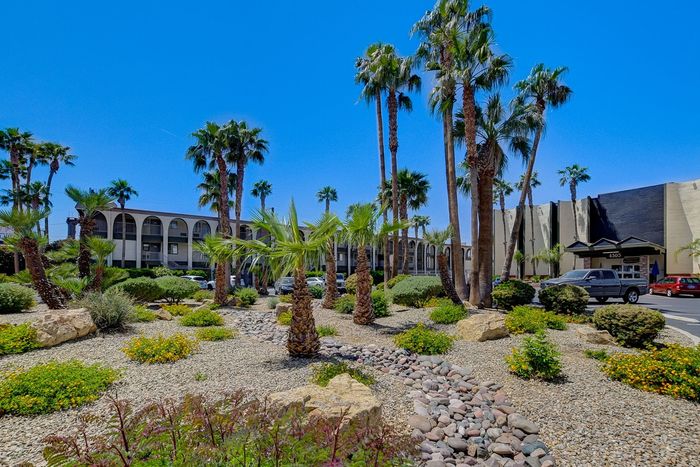 Paradise Royale | Apartments For Rent in Las Vegas, NV