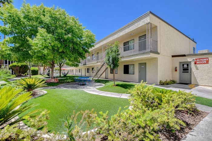 Paradise Royale | Apartments For Rent in Las Vegas, NV