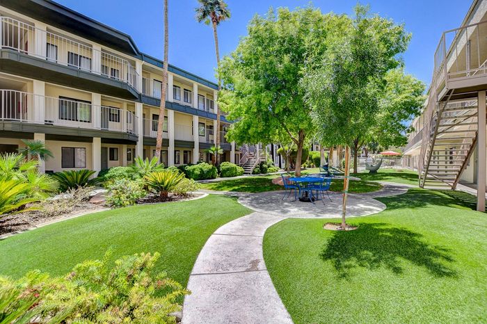 Paradise Royale | Apartments For Rent in Las Vegas, NV