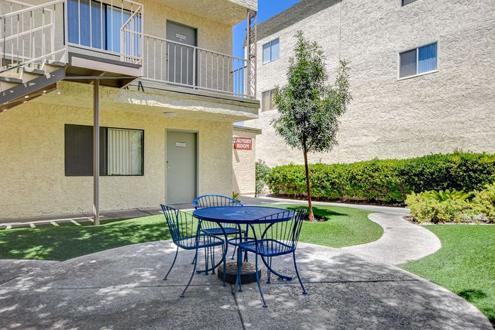 Paradise Royale | Apartments For Rent in Las Vegas, NV