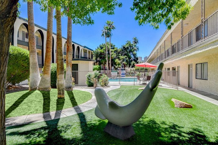 Paradise Royale | Apartments For Rent in Las Vegas, NV