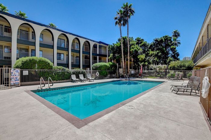 Paradise Royale | Apartments For Rent in Las Vegas, NV