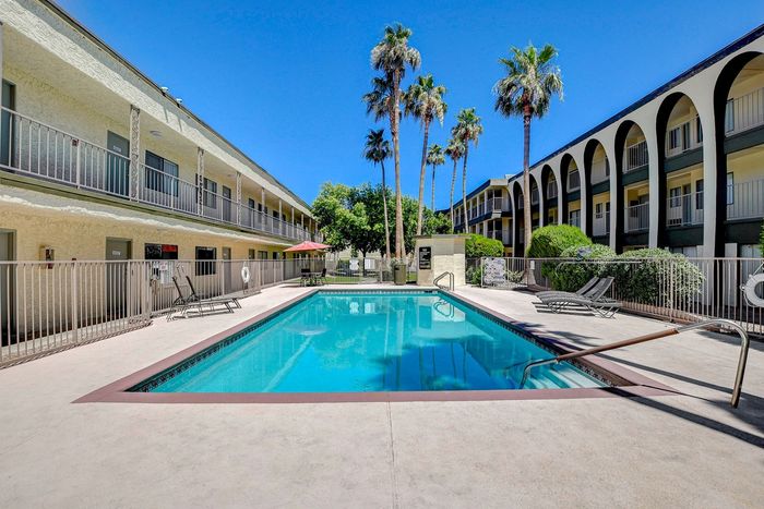 Paradise Royale | Apartments For Rent in Las Vegas, NV