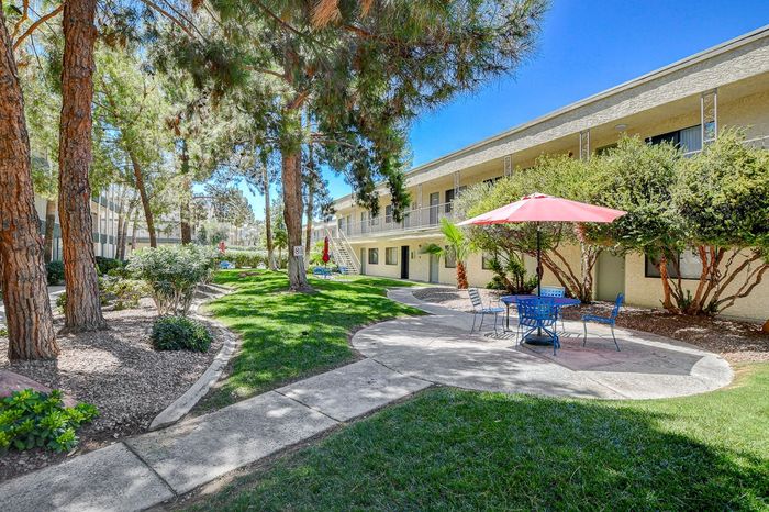 Paradise Royale | Apartments For Rent in Las Vegas, NV