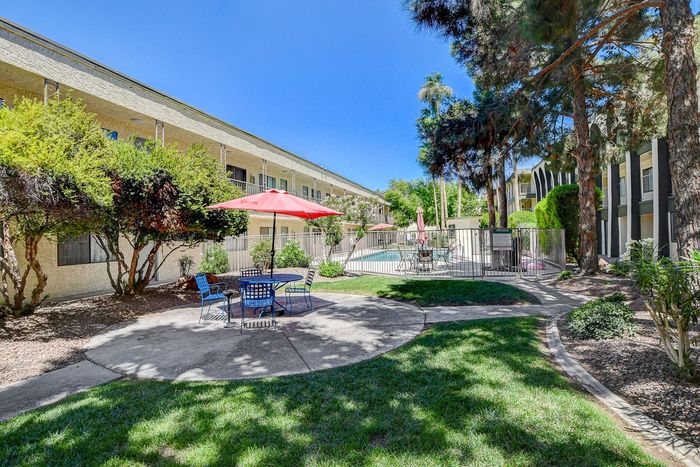 Paradise Royale | Apartments For Rent in Las Vegas, NV