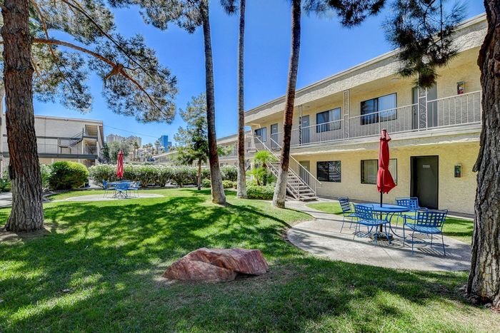 Paradise Royale | Apartments For Rent in Las Vegas, NV
