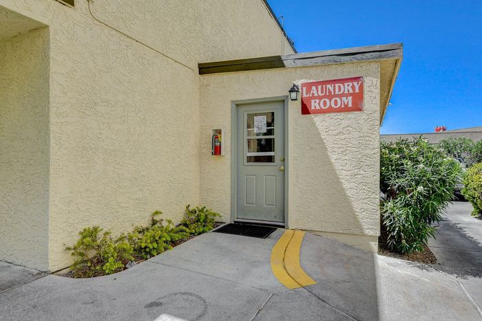 Paradise Royale | Apartments For Rent in Las Vegas, NV