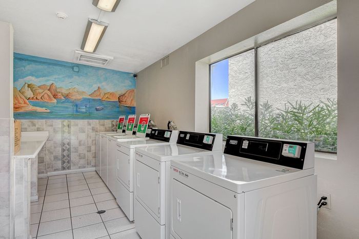 Paradise Royale | Apartments For Rent in Las Vegas, NV