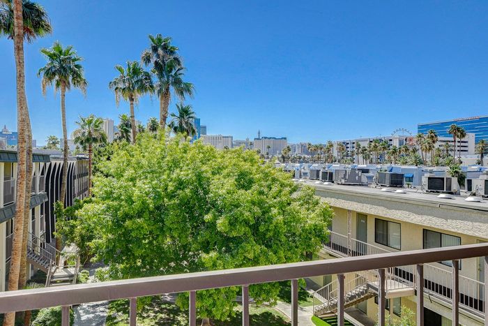 Paradise Royale | Apartments For Rent in Las Vegas, NV