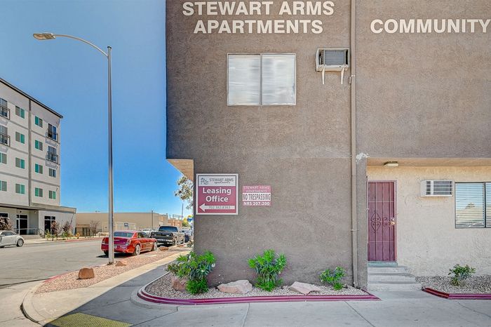 Stewart Arms - Apartments For Rent Las Vegas - Newly Renovated