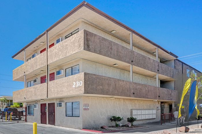 Stewart Arms - Apartments For Rent Las Vegas - Newly Renovated