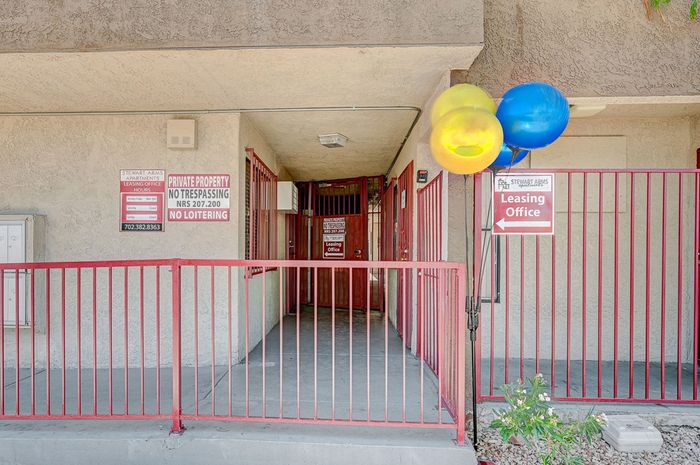 Stewart Arms - Apartments For Rent Las Vegas - Newly Renovated