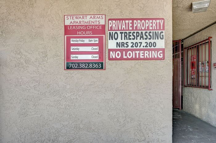 Stewart Arms - Apartments For Rent Las Vegas - Newly Renovated