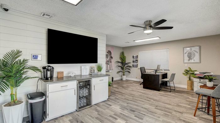 Modern office space featuring chic decor, sleek laminate flooring, and abundant natural light, enhancing productivity and comfort.