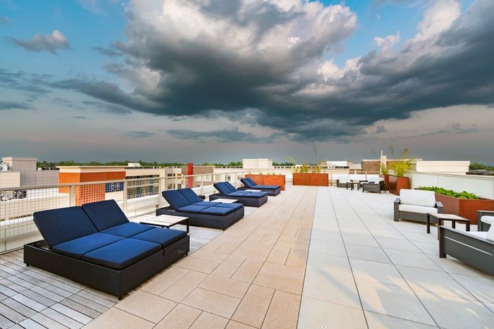 Image of loungers on rooftop at Verso Founders Row