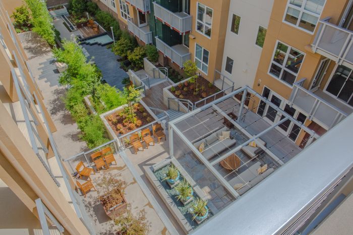outdoor courtyard with seating and zen garden amenities at the arroyo residences in walnut creek