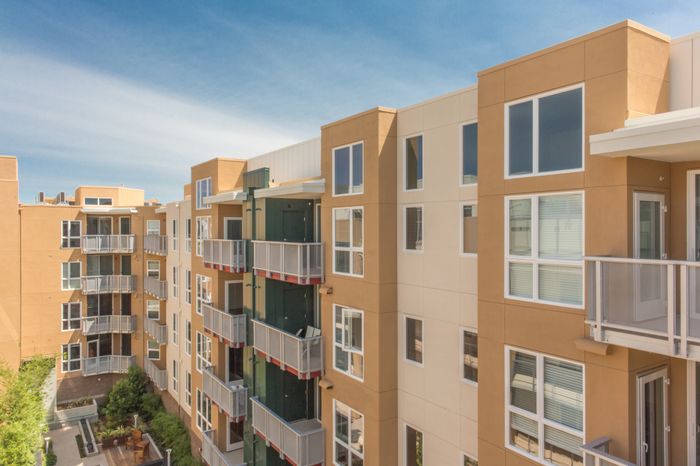 Exterior image of building and courtyard amenity at the arroyo residences in walnut creek