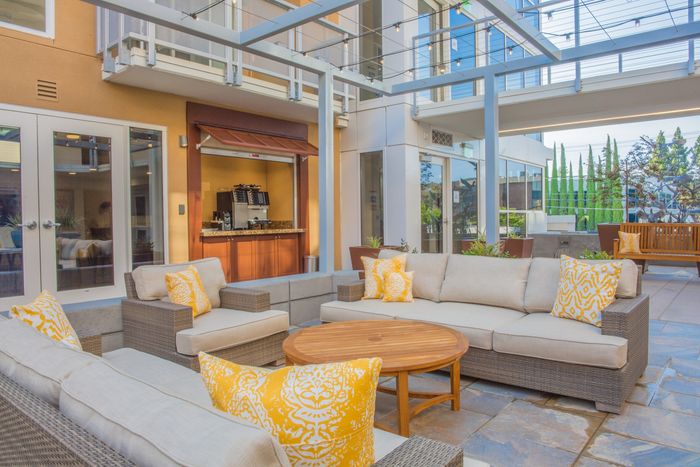 outdoor seating in courtyard with coffee bar at the arroyo residences in walnut creek
