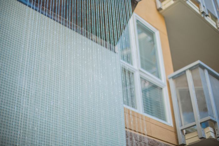 water feature in zen garden courtyard amenity at the arroyo residences in walnut creek