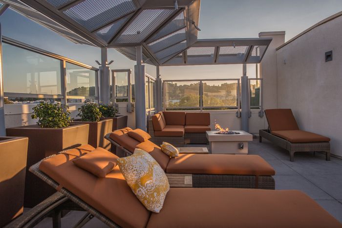 Image of rooftop lounge amenity with fire pit at the arroyo residences in walnut creek