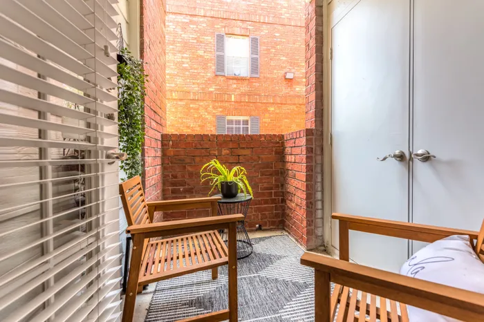 Spacious balcony at Alister Galleria apartments houston texas