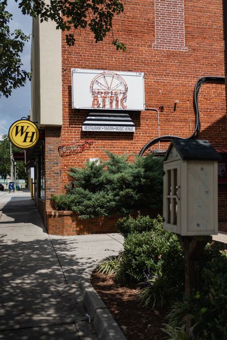 exterior of local business near modera decatur apartments georgia neighborhood retail