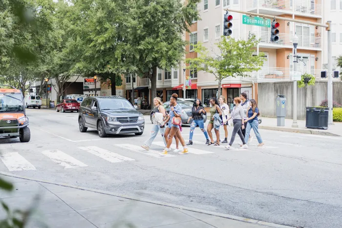 people crossing street near modera decatur apartments georgia neighborhood retail