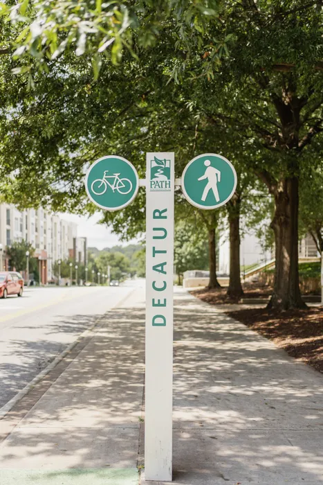 pedestrian pathway near modera decatur apartments georgia neighborhood retail
