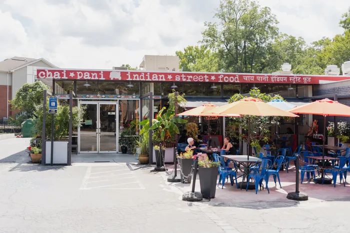 outdoor dining near modera decatur apartments georgia neighborhood retail