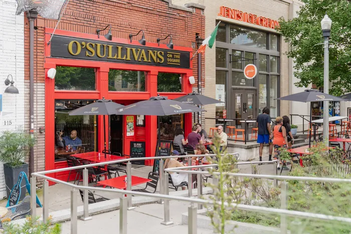 outdoor dining near modera decatur apartments georgia neighborhood retail