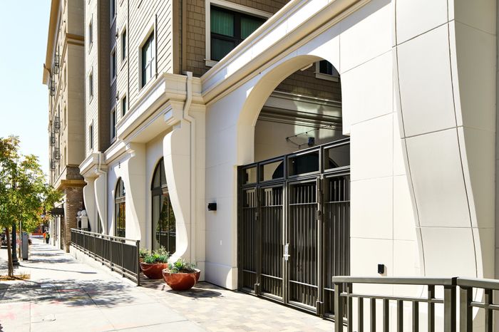 entrance to leasing office and building at Modera Berkeley apartments California