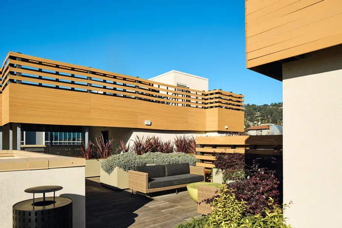 tranquil rooftop seating at Modera Berkeley apartments California