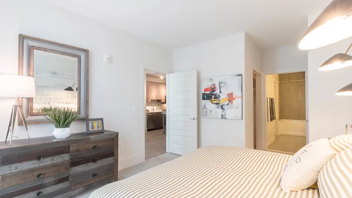 King-Sized Bedroom with Ensuite Bathroom
