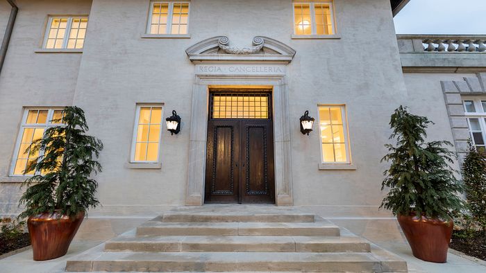 Classic Entrance into Modera Sedici