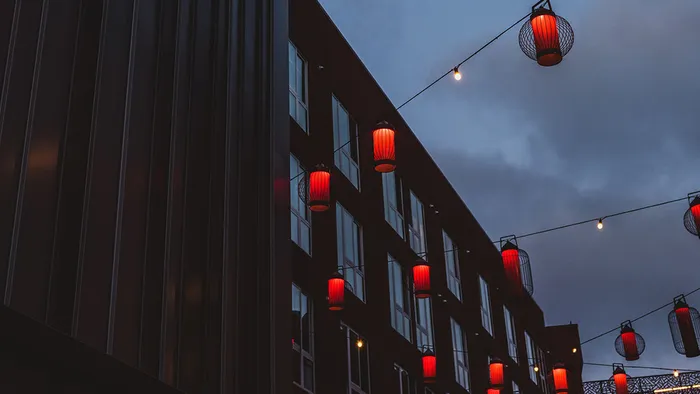 Outdoor string of lantern lights