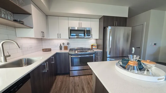 Kitchen with island and bi-color cabinets