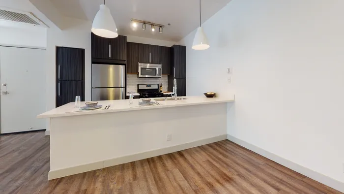 Kitchen with open breakbar area