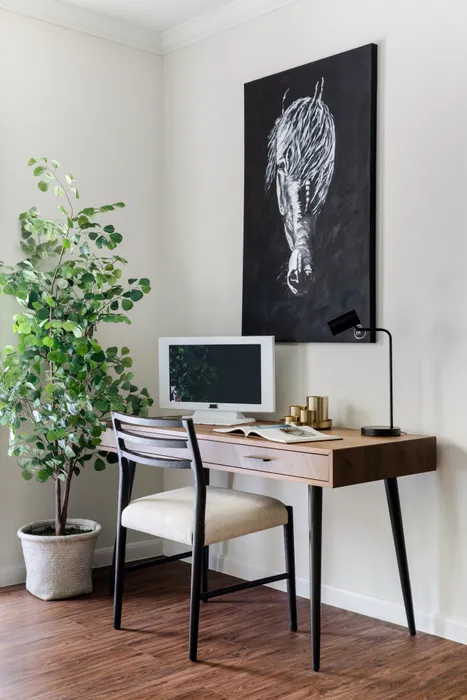 work from home space at alister oak hill apartments austin texas