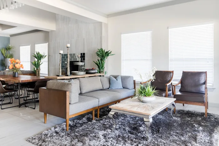 ample seating in resident clubhouse at alister oak hill apartments austin texas
