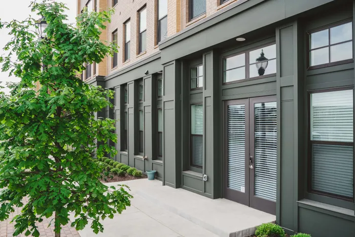 convenient on-site retail at Modera Frisco Square apartments