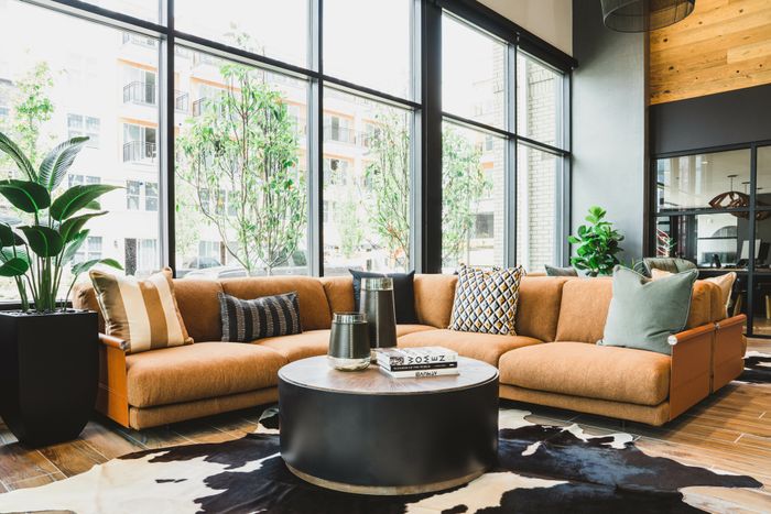 clubroom and lounge with ample seating at modera germantown apartment homes for rent in nashville tennessee