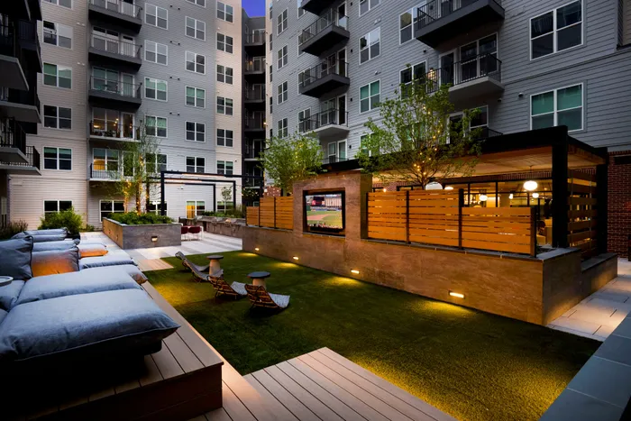 outdoor entertainment area in courtyard at modera clarendon apartment homes for rent in arlington va