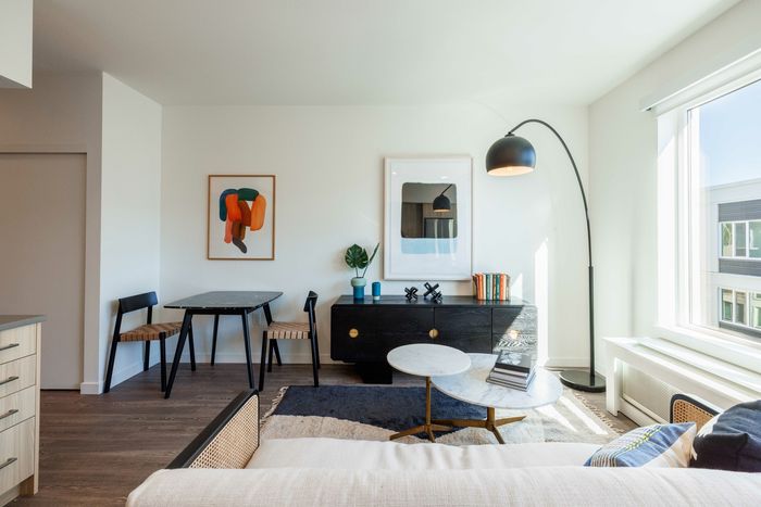 wood-style flooring and high ceilings at modera morrison apartmens in portland or