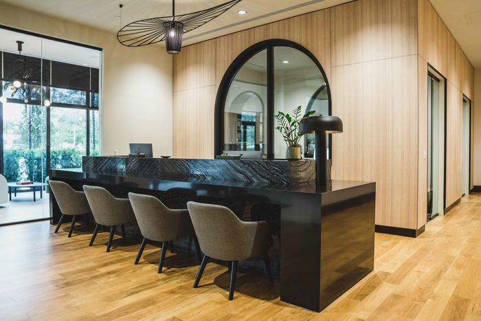 freidnly and welcoming leasing area