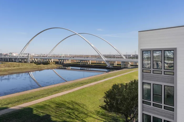 Corner view of Modera Trinity Apartments and views of the Margaret McDermott Bridge in the background