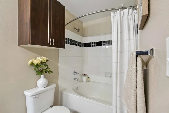 bathroom with large soaker tub alister sunset valley apartment homes for rent in austin tx