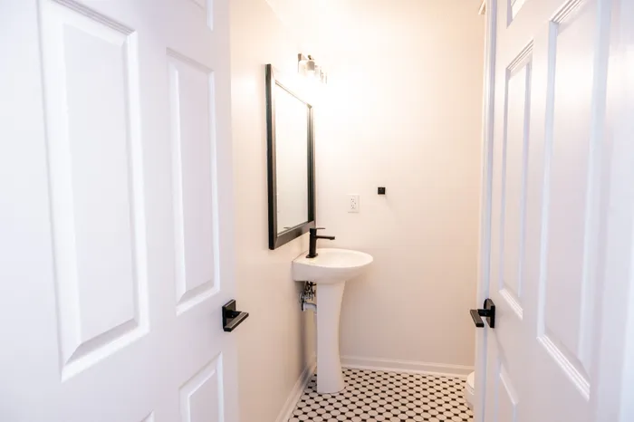 Townhome Bathroom | Apartments in Kansas City, MO | Union Hill