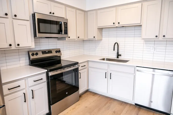 Townhome Kitchen | Apartments in Kansas City, MO | Union Hill